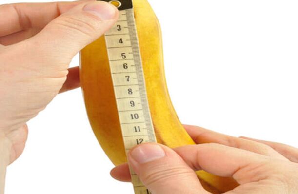 Medir un pene antes da ampliación usando un plátano como exemplo